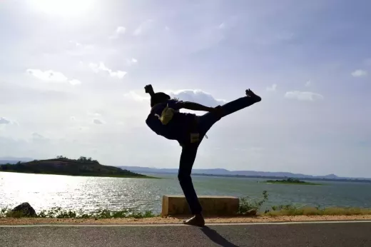 O chute reverso (Bandae Yeop Chagi) Taekwondo